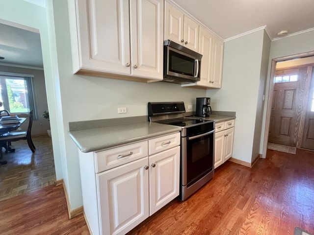4537 W 102nd Street, Oak Lawn, IL 60453