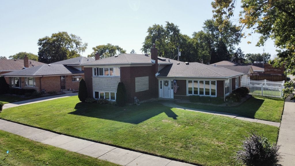 4537 W 102nd Street, Oak Lawn, IL 60453