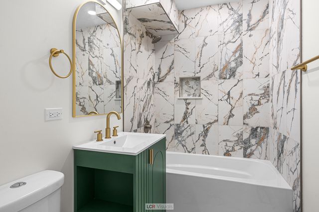 11055 S Avenue C, Chicago, IL 60617