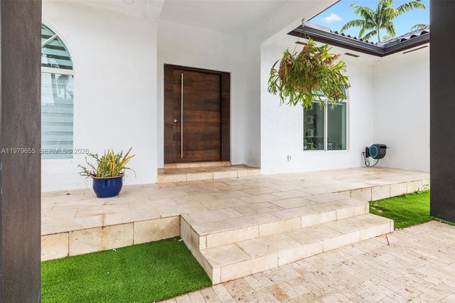 11950 SW 43rd St, Miami, FL 33175