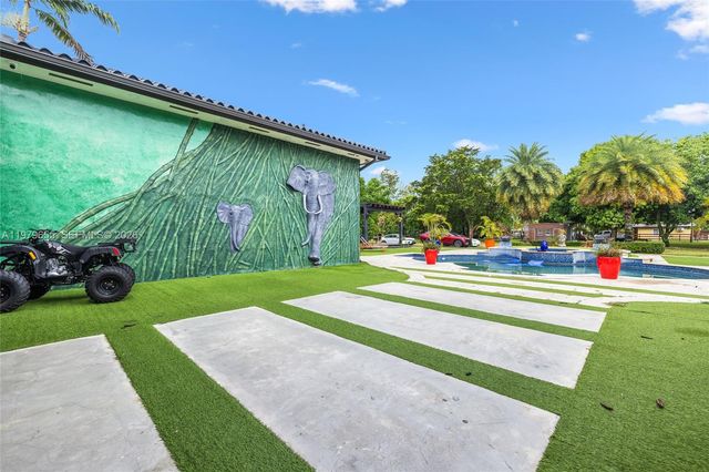 11950 SW 43rd St, Miami, FL 33175