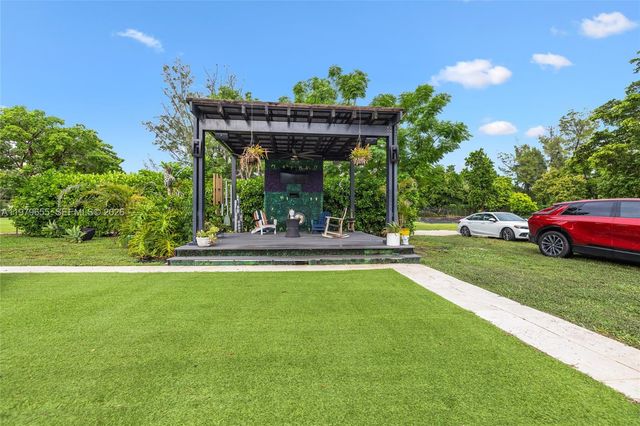 11950 SW 43rd St, Miami, FL 33175