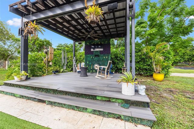 11950 SW 43rd St, Miami, FL 33175