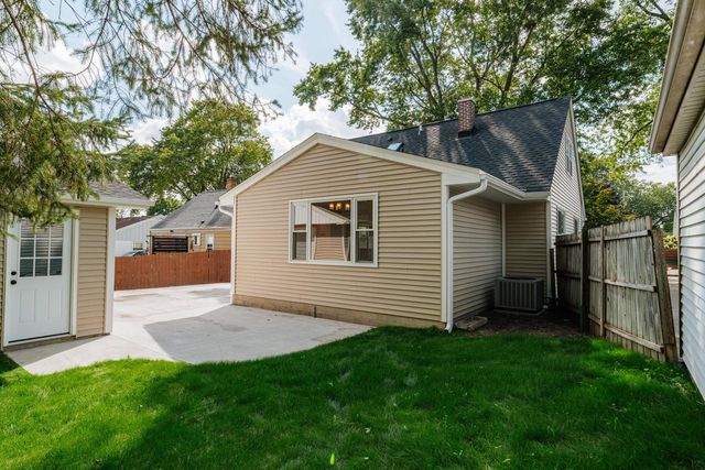 222 N 111th STREET, Wauwatosa, WI 53226