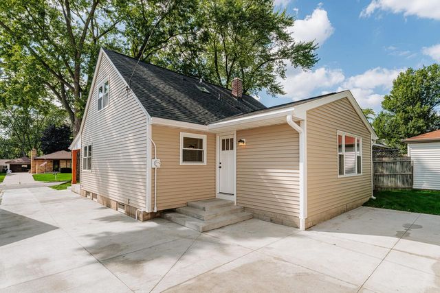 222 N 111th STREET, Wauwatosa, WI 53226