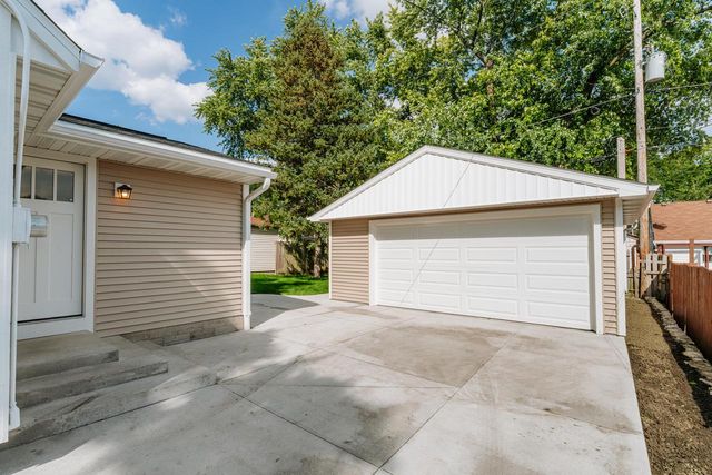 222 N 111th STREET, Wauwatosa, WI 53226