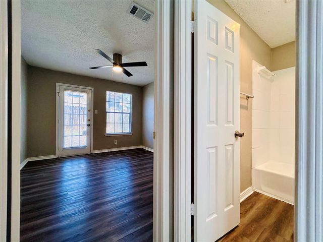 9400 Kempler DR B, Austin, TX 78748