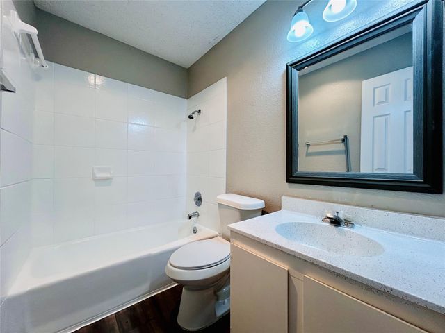 9400 Kempler DR B, Austin, TX 78748