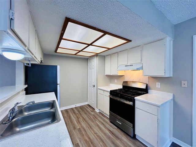 9400 Kempler DR B, Austin, TX 78748