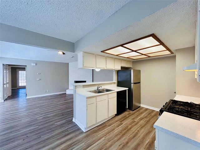 9400 Kempler DR B, Austin, TX 78748