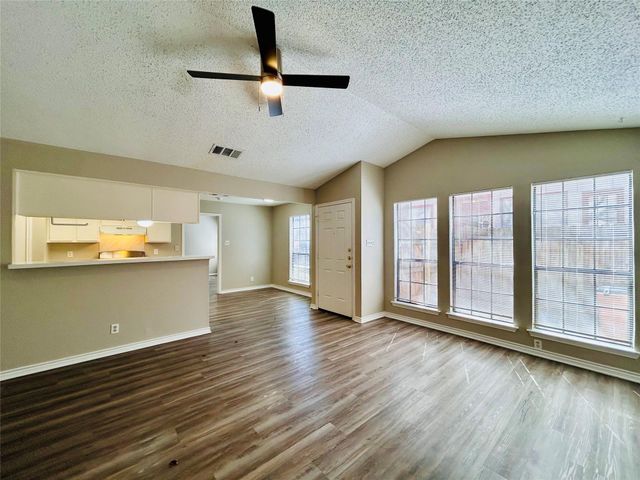 9400 Kempler DR B, Austin, TX 78748