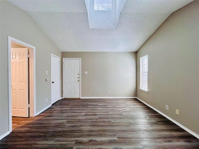 9400 Kempler DR B, Austin, TX 78748