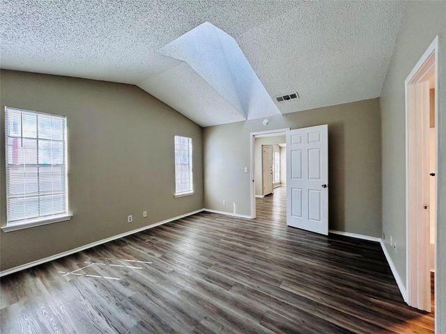 9400 Kempler DR B, Austin, TX 78748