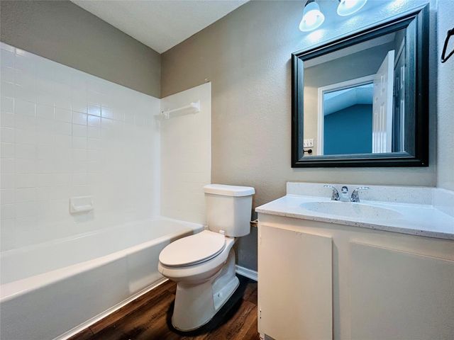 9400 Kempler DR B, Austin, TX 78748