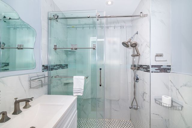 28 Apthorp St, Quincy, MA 02170