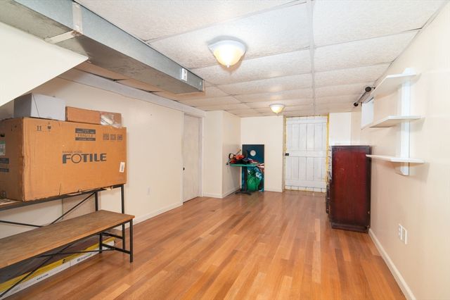 28 Apthorp St, Quincy, MA 02170