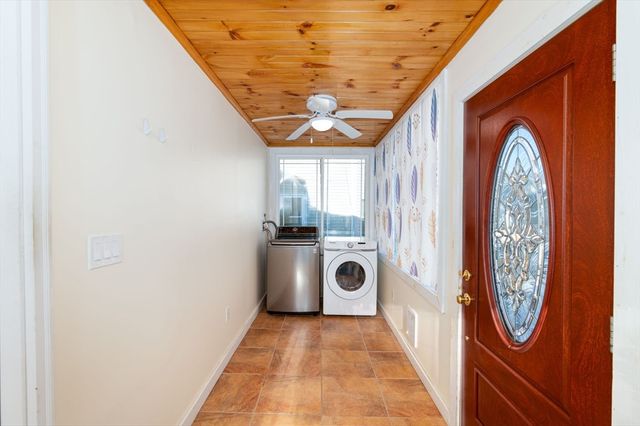 28 Apthorp St, Quincy, MA 02170