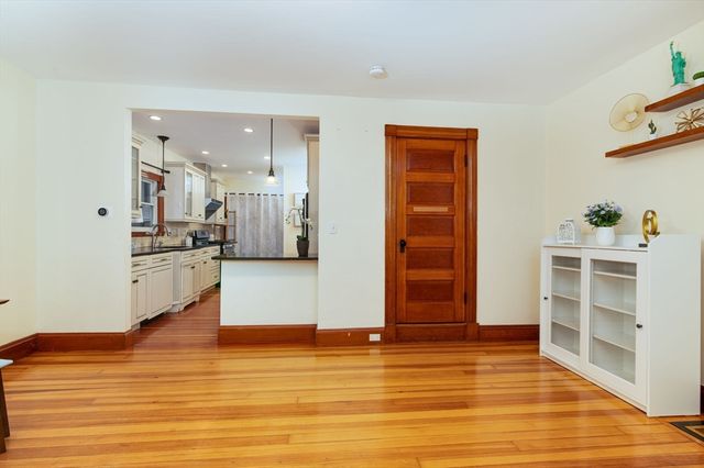 28 Apthorp St, Quincy, MA 02170