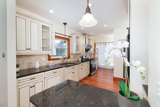 28 Apthorp St, Quincy, MA 02170