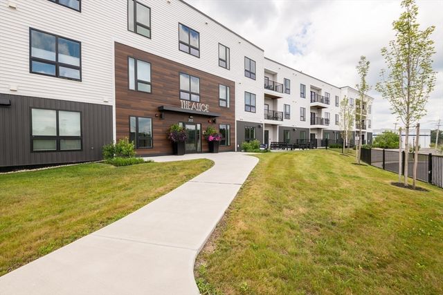 203 Lowell St. 204, Wilmington, MA 01887