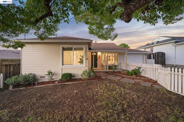 2690 Watson St, Castro Valley, CA 94546