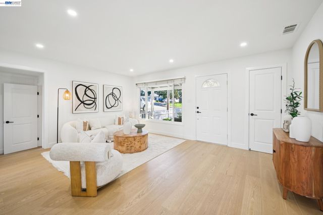 2690 Watson St, Castro Valley, CA 94546