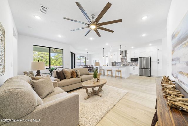 797 Tejon Avenue SW, Palm Bay, FL 32908