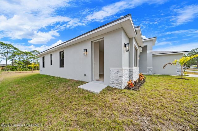 797 Tejon Avenue SW, Palm Bay, FL 32908