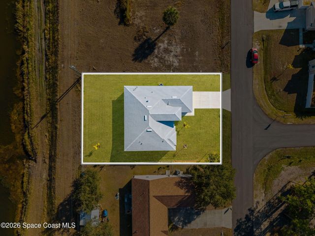 797 Tejon Avenue SW, Palm Bay, FL 32908