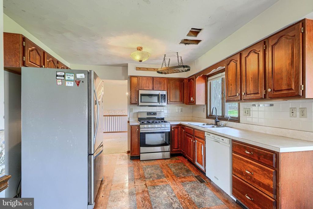Image 19 of property listing at 2625 OLD TANEYTOWN RD, Westminster, MD 21158