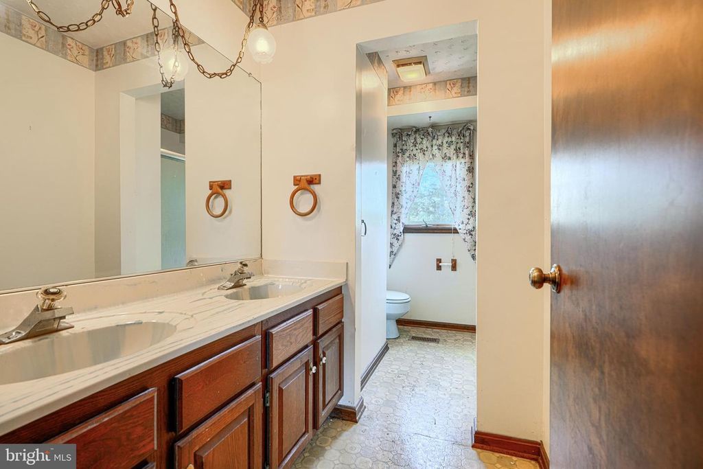 Image 39 of property listing at 2625 OLD TANEYTOWN RD, Westminster, MD 21158