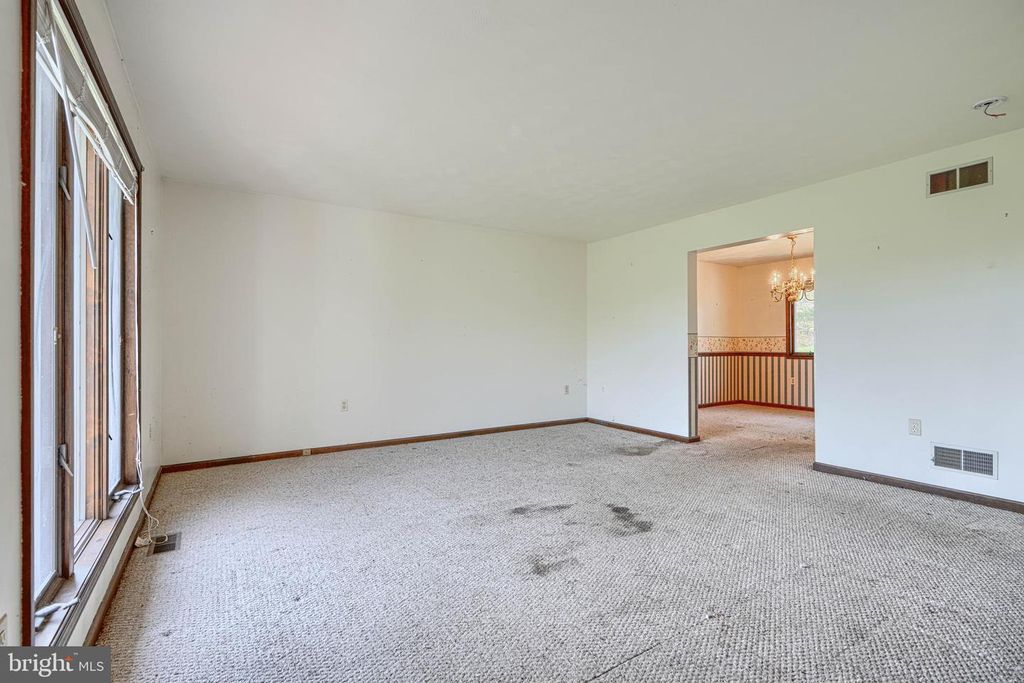 Image 6 of property listing at 2625 OLD TANEYTOWN RD, Westminster, MD 21158