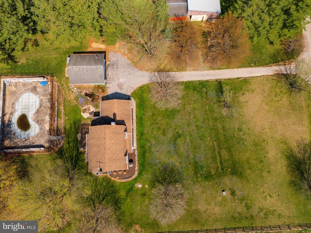 Image 72 of property listing at 2625 OLD TANEYTOWN RD, Westminster, MD 21158