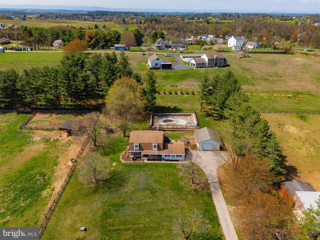 Image 74 of property listing at 2625 OLD TANEYTOWN RD, Westminster, MD 21158