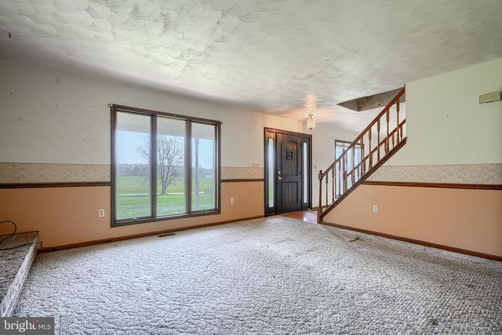 Image 8 of property listing at 2625 OLD TANEYTOWN RD, Westminster, MD 21158