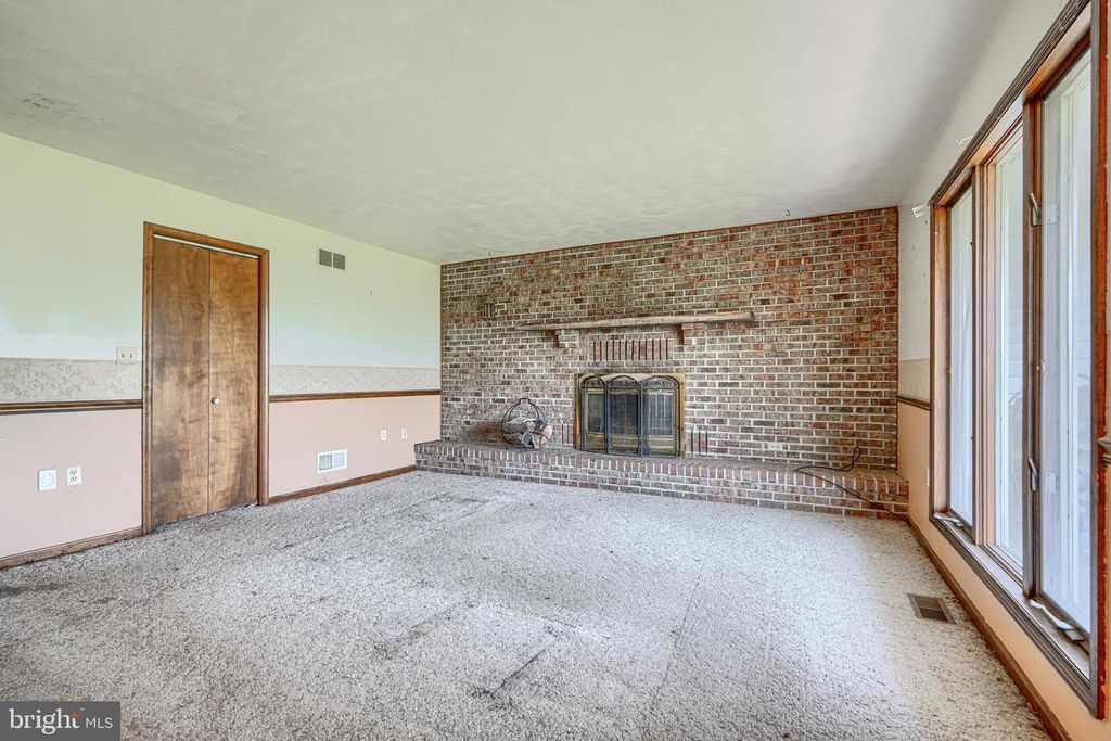 Image 9 of property listing at 2625 OLD TANEYTOWN RD, Westminster, MD 21158