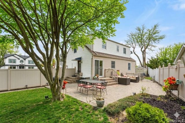 8 Garden Boulevard, Hicksville, NY 11801