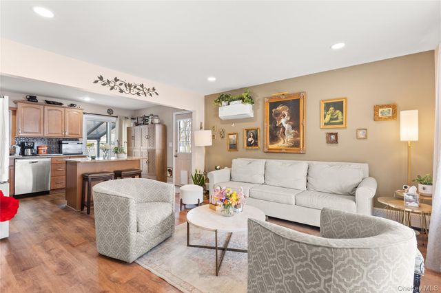 8 Garden Boulevard, Hicksville, NY 11801