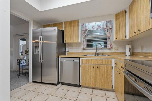 3809 PARKSIDE DRIVE, Valrico, FL 33594