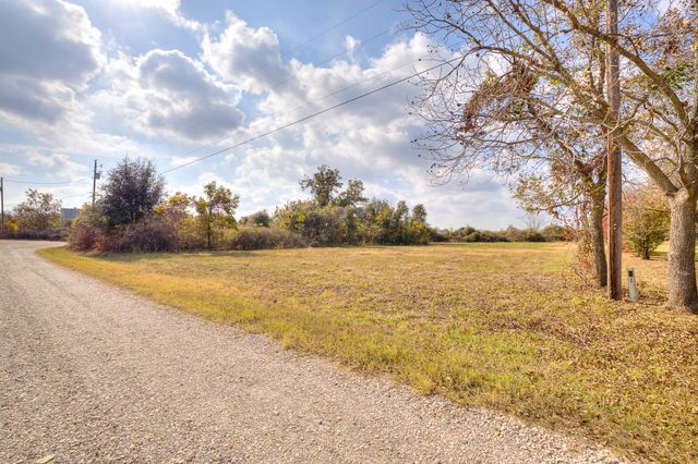 6300 S Lakeside Hills Court, Granbury, TX 76048