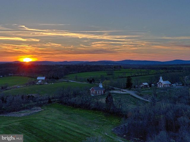 35 BURNSIDE DR, East Berlin, PA 17316