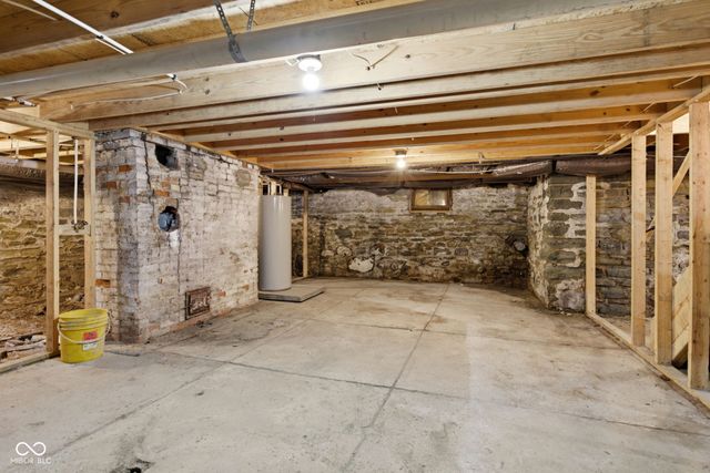 412 W 11th Street, Anderson, IN 46016
