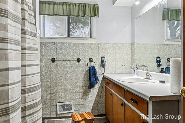 5328 Lindenwood Street, Kalamazoo, MI 49004