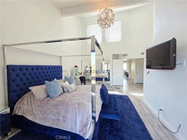 22040 Strathern, Canoga Park, CA 91304