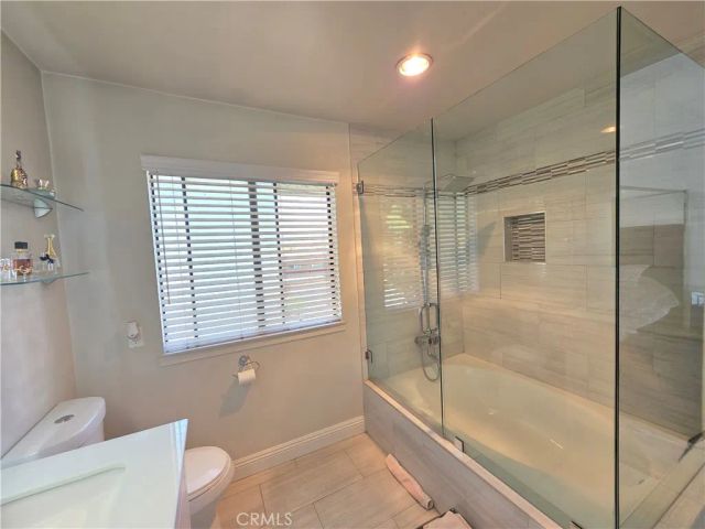 22040 Strathern, Canoga Park, CA 91304