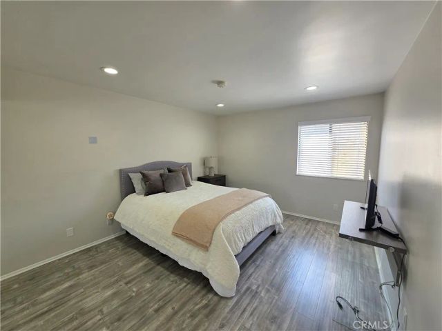 22040 Strathern, Canoga Park, CA 91304