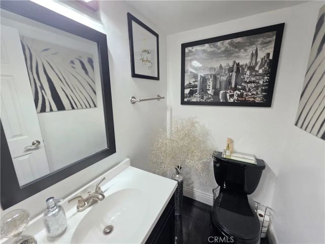 22040 Strathern, Canoga Park, CA 91304