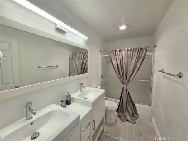 22040 Strathern, Canoga Park, CA 91304