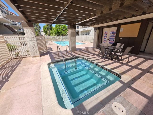 22040 Strathern, Canoga Park, CA 91304