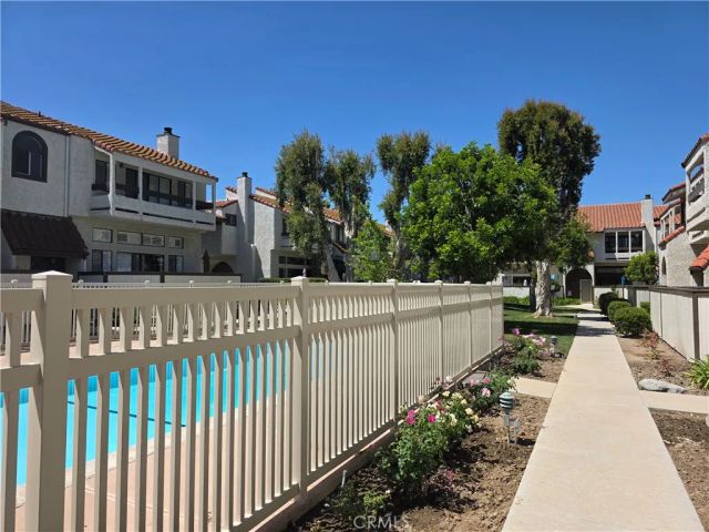 22040 Strathern, Canoga Park, CA 91304